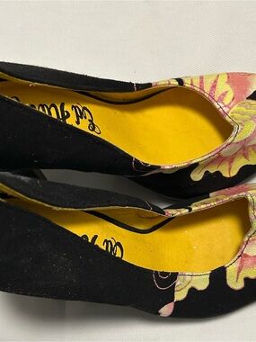 Source Unknown Black Canvas Floral Flats with Yellow Insole